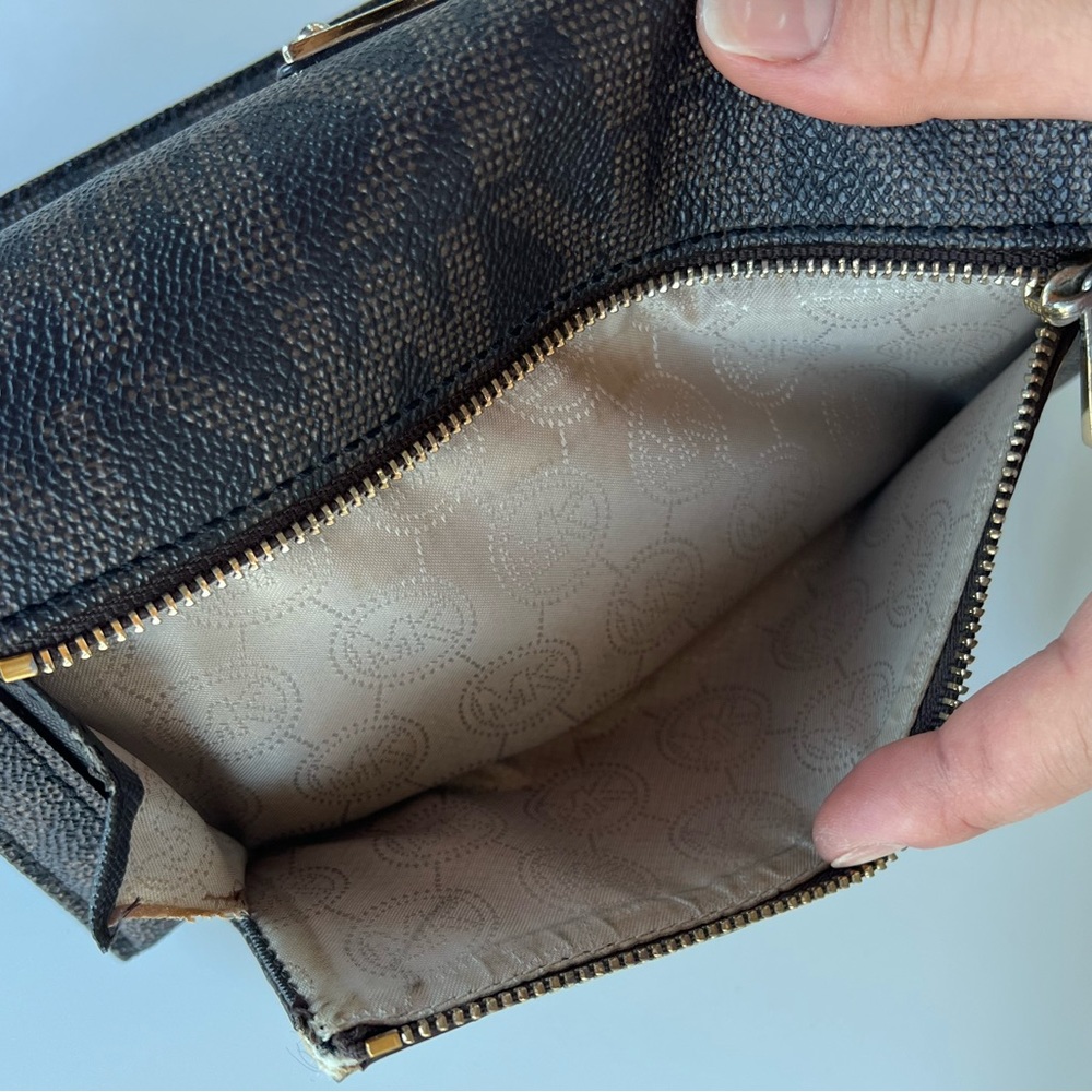 Michael Kors Wallet with Cheque Book and Pen - Picture 8 of 9